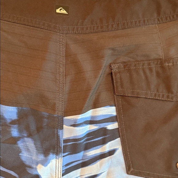 Quick Silver Board Shorts SZ 34” - Picture 8 of 10
